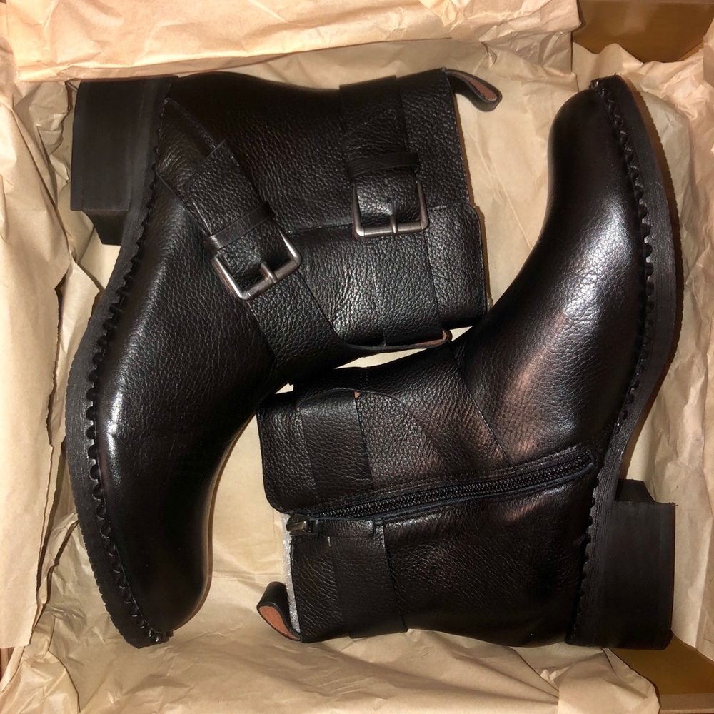 Gentle Souls by Kenneth Cole Black Leather Boots